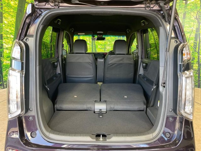 ���i�̂���������ʋ΁A���}���ɏ\���ȉ׎��X�y�[�X���m�ۂ��Ă���܂��B�Z�J���h�V�[�g��|���ƁA�傫�ȉו��̐ύڂ��\�ł���