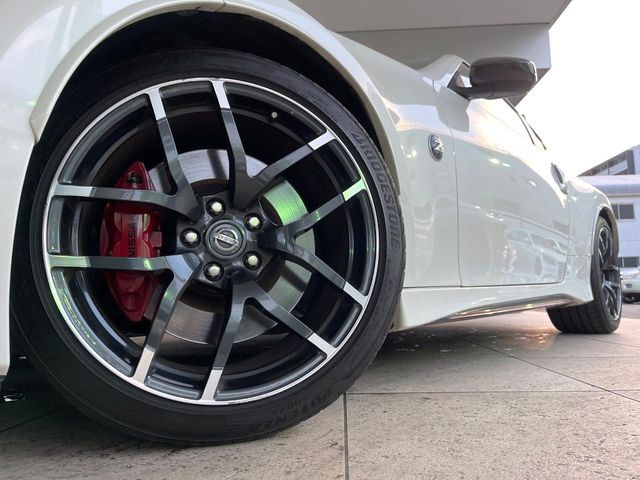 �y����19�C���`�A���~�z�C�[���z�O�ςɃ}�b�`���������A���~�z�C�[���𑕒����Ă���܂��B�e��ЊO�A���~�z�C�[����A�X�^�b�h���X�^�C�����戵�����Ă���܂��B���񂲑��k����������