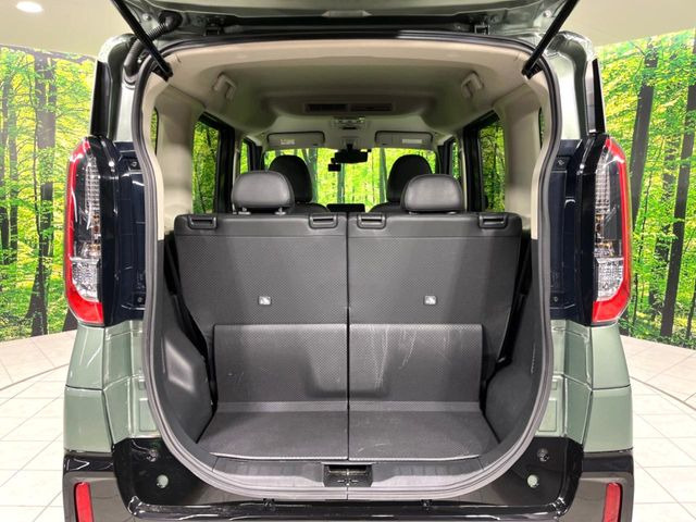 ���i�̂���������ʋ΁A���}���ɏ\���ȉ׎��X�y�[�X���m�ۂ��Ă���܂��B�Z�J���h�V�[�g��|���ƁA�傫�ȉו��̐ύڂ��\�ł���