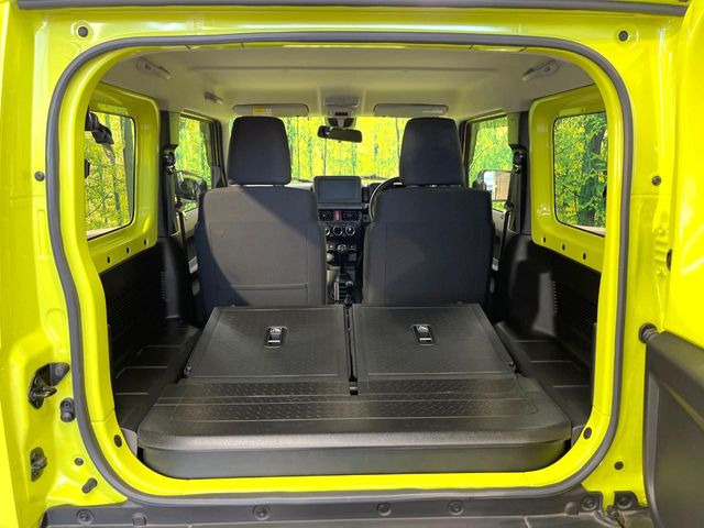 ���i�̂���������ʋ΁A���}���ɏ\���ȉ׎��X�y�[�X���m�ۂ��Ă���܂��B�Z�J���h�V�[�g��|���ƁA�傫�ȉו��̐ύڂ��\�ł���