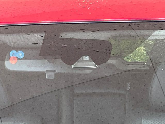 �y�G�}�[�W�F���V�[�u���[�L�z���s���ɑO���̎ԗ�����F�����A�Փ˂������Ȏ��͌x��ƃu���[�L�ŏՓˉ���Ɣ�Q�y�����A�V�X�g�B�����S�Ƀh���C�u�����y���݂��������܂��B