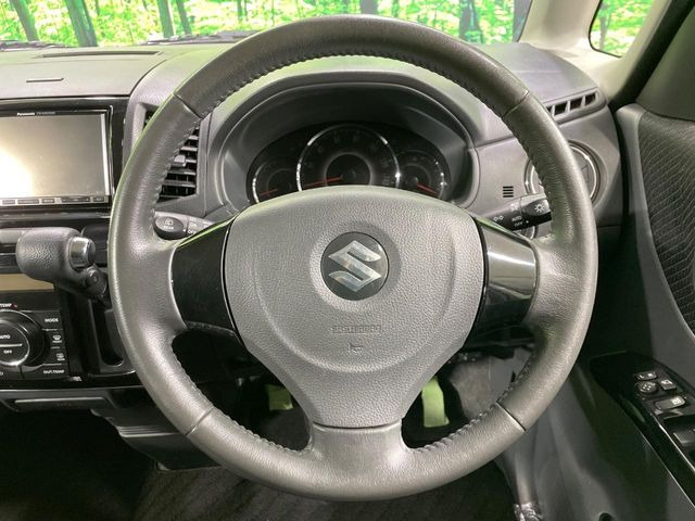 �y�����v�����X�e�A�����O�z�㎿�Ȋv���g�p���邱�ƂŁA��ɂ����������݂ƂĂ��^�]���₷���n���h���ł���