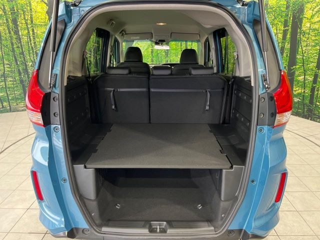 ���i�̂���������ʋ΁A���}���ɏ\���ȉ׎��X�y�[�X���m�ۂ��Ă���܂��B�Z�J���h�V�[�g��|���ƁA�傫�ȉו��̐ύڂ��\�ł���