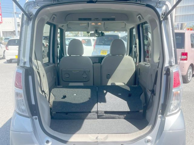 ���i�̂���������ʋ΁A���}���ɏ\���ȉ׎��X�y�[�X���m�ۂ��Ă���܂��B�Z�J���h�V�[�g��|���ƁA�傫�ȉו��̐ύڂ��\�ł���