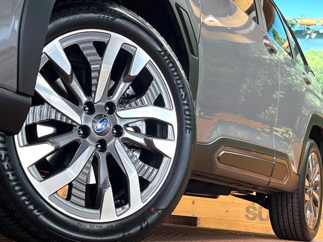 �y����19�C���`�A���~�z�C�[���z�O�ςɃ}�b�`���������A���~�z�C�[���𑕒����Ă���܂��B�e��ЊO�A���~�z�C�[����A�X�^�b�h���X�^�C�����戵�����Ă���܂��B���񂲑��k����������