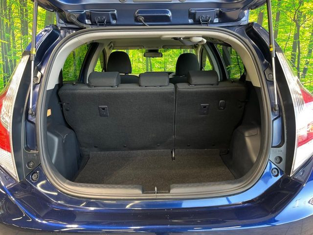 ���i�̂���������ʋ΁A���}���ɏ\���ȉ׎��X�y�[�X���m�ۂ��Ă���܂��B�Z�J���h�V�[�g��|���ƁA�傫�ȉו��̐ύڂ��\�ł���