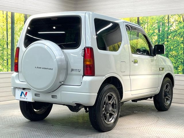 ��D�]�𒸂��Ă���܂��{�f�B�̒e�X�v���b�V���R�[�g���D�]��t���B�ʏ�̃K���X�R�[�g�ƈقȂ�A�ϋv�N��6�N�̖��@���K���X�R�[�e�B���O���A�{�f�B���L���C�ȏ�Ԃɕۂ��Ă���܂��B