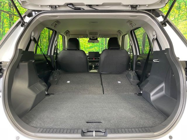 ���i�̂���������ʋ΁A���}���ɏ\���ȉ׎��X�y�[�X���m�ۂ��Ă���܂��B�Z�J���h�V�[�g��|���ƁA�傫�ȉו��̐ύڂ��\�ł���