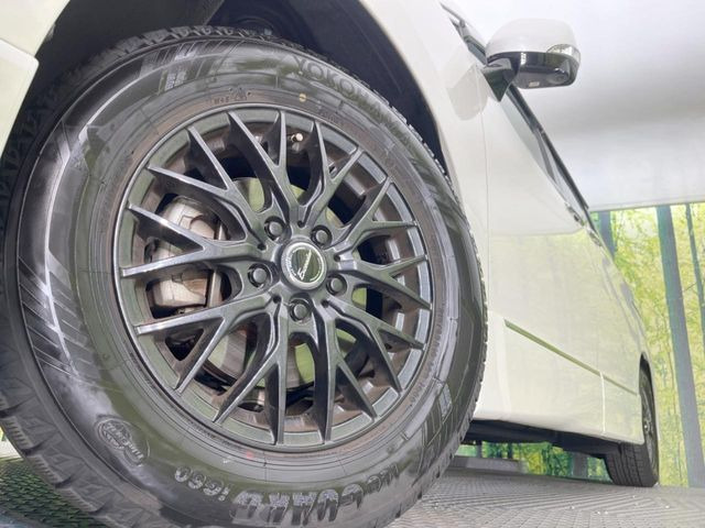 �y�A���~�z�C�[���z�O�ςɃ}�b�`�����A���~�z�C�[���𑕒����Ă���܂��B�e��A���~�z�C�[����A�X�^�b�h���X�^�C�����戵�����Ă���܂��B���񂲑��k����������