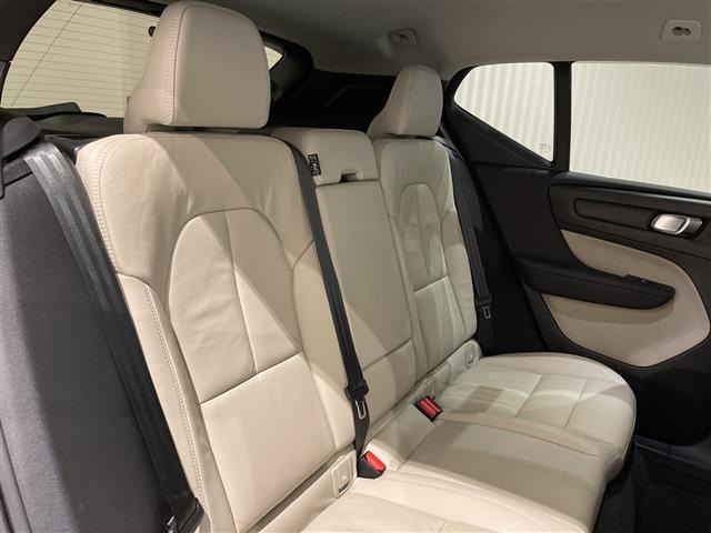 XC40B4 AWD インスクリプション 4WD