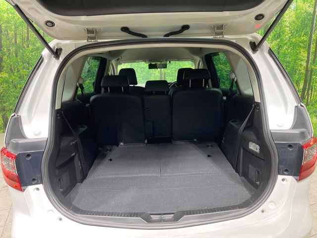 ���i�̂���������ʋ΁A���}���ɏ\���ȉ׎��X�y�[�X���m�ۂ��Ă���܂��B�Z�J���h�V�[�g��|���ƁA�傫�ȉו��̐ύڂ��\�ł���