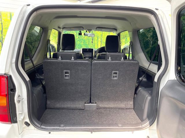 ���i�̂���������ʋ΁A���}���ɏ\���ȉ׎��X�y�[�X���m�ۂ��Ă���܂��B�Z�J���h�V�[�g��|���ƁA�傫�ȉו��̐ύڂ��\�ł���