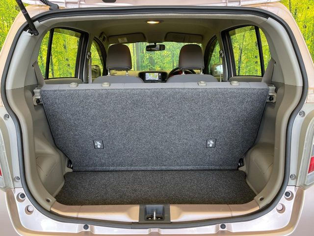 ���i�̂���������ʋ΁A���}���ɏ\���ȉ׎��X�y�[�X���m�ۂ��Ă���܂��B�Z�J���h�V�[�g��|���ƁA�傫�ȉו��̐ύڂ��\�ł���