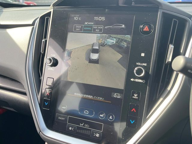 �y�}���`�e���C�����j�^�[�z�Ԃ̃t�����g��T�C�h�̃J�����摜�𓯎��Ƀ��j�^�[�\�����邱�ƂŁA���H�⋷�����𑖍s���ł����͂̏󋵊m�F���ł����S!�{�iSUV�ɂ��ꂵ�������ł���