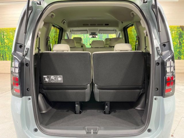 ���i�̂���������ʋ΁A���}���ɏ\���ȉ׎��X�y�[�X���m�ۂ��Ă���܂��B�Z�J���h�V�[�g��|���ƁA�傫�ȉו��̐ύڂ��\�ł���