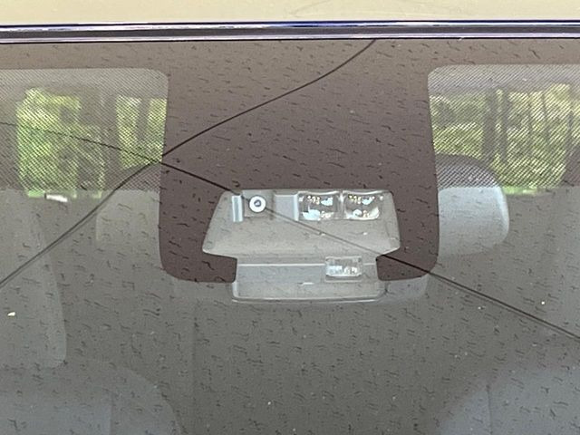 �y�g���^�Z�[�t�e�B�Z���X�z���s���ɑO���̎ԗ�����F�����A�Փ˂������Ȏ��͌x��ƃu���[�L�ŏՓˉ���Ɣ�Q�y�����A�V�X�g�B�����S�Ƀh���C�u�����y���݂��������܂��B