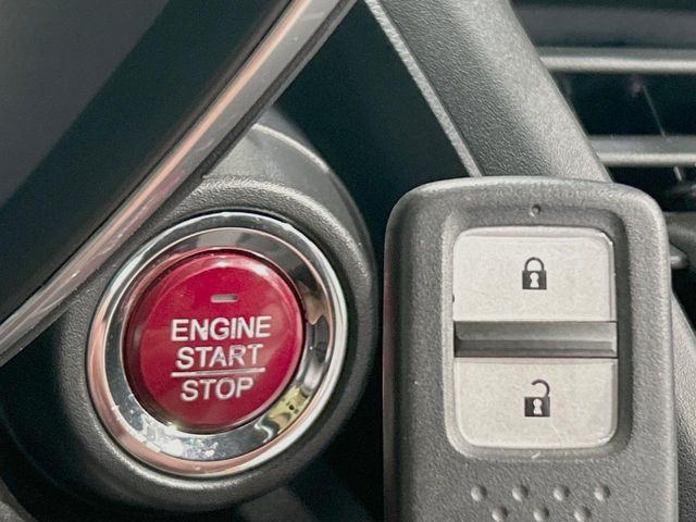 �yHonda�X�}�[�g�L�[�z�J�o����|�P�b�g�ɓ��ꂽ�܂܂ł��h�A�̎{���E�������\�ȃX�}�[�g�L�[�𑕔��B�G���W���̃I���E�I�t�����J�M�����o���K�v����������Ƃ��Ă��֗��ł���