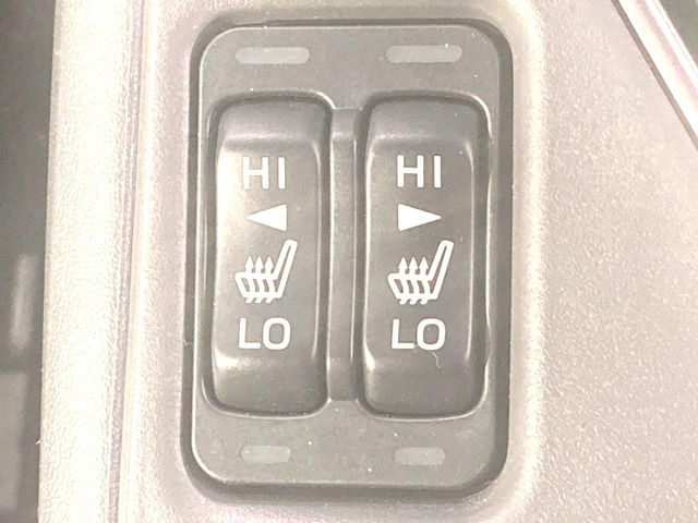 【シートヒーター】寒い日に重宝するシートヒーター!エアコンより早く温まってくれるので寒がりの人も安心ですね♪エアコンの温風は乾燥するから苦手、という方にもをおすすめです。