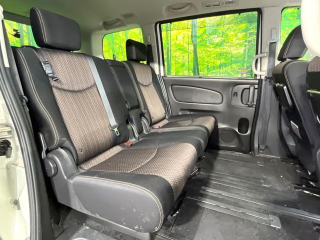 �Z�J���h�V�[�g�͒������������ƂȂ��Ă���A�X���C�h����ΒʘH�X�y�[�X���o��!�O��̈ړ����Ƃ��Ă��ȒP�ł���������A8����Ԏ������K�ȍ���S�n�̃V�[�g�ƂȂ��Ă��܂���