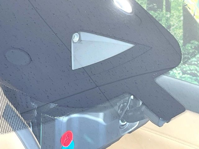 �y�C���e���W�F���g�G�}�[�W�F���V�[�u���[�L�z�t�����g�J�����őO���̎ԗ�����s�҂����m�B�Փ˂������Ȏ��͏Փ˔�Q�y���u���[�L���쓮�A�Փˉ�����T�|�[�g�B�����S�Ƀh���C�u�����y���݂��������܂��B