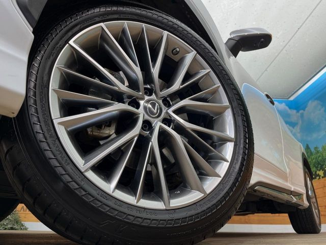 �O�ςɃ}�b�`���������A���~�z�C�[���𑕒����Ă���܂��B�e��ЊO�A���~�z�C�[����A�X�^�b�h���X�^�C�����戵�����Ă���܂��B���񂲑��k����������