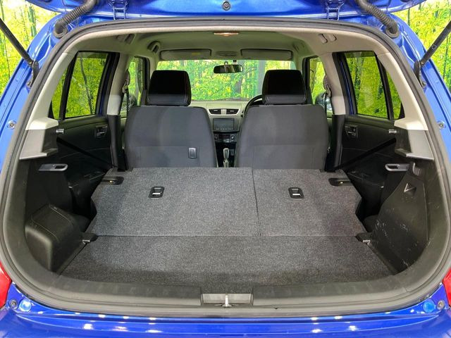 ���i�̂���������ʋ΁A���}���ɏ\���ȉ׎��X�y�[�X���m�ۂ��Ă���܂��B�Z�J���h�V�[�g��|���ƁA�傫�ȉו��̐ύڂ��\�ł���