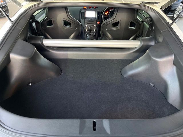 ���i�̂���������ʋ΁A���}���ɏ\���ȉ׎��X�y�[�X���m�ۂ��Ă���܂��B