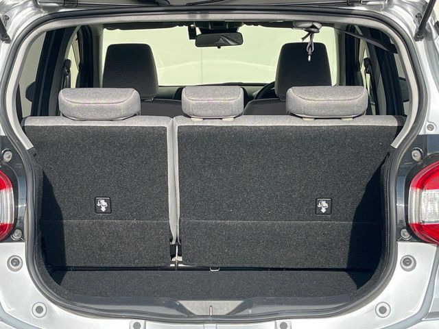 ���i�̂���������ʋ΁A���}���ɏ\���ȉ׎��X�y�[�X���m�ۂ��Ă���܂��B�Z�J���h�V�[�g��|���ƁA�傫�ȉו��̐ύڂ��\�ł���