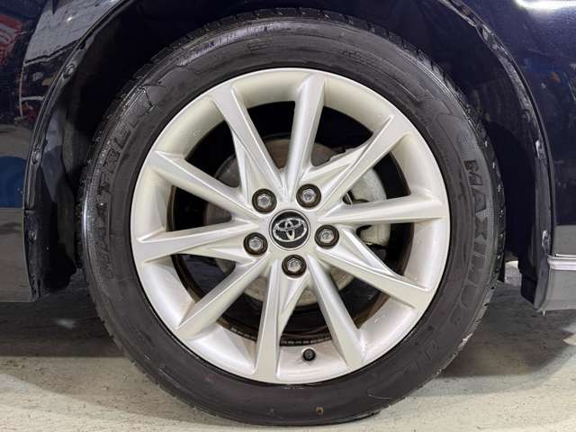 ホイールだけでも車のイメージがかなり変わりますね。