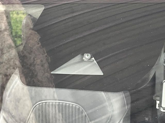 �y�C���e���W�F���g�G�}�[�W�F���V�[�u���[�L�z�t�����g�J�����őO���̎ԗ�����s�҂����m�B�Փ˂������Ȏ��͏Փ˔�Q�y���u���[�L���쓮�A�Փˉ�����T�|�[�g�B�����S�Ƀh���C�u�����y���݂��������܂��B