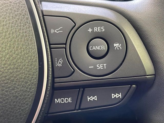 【レーダークルーズコントロール】高速道路での長距離走行が楽に!!自動で速度を保つクルーズコントロールが、衝突軽減システムと連携し、前方の車両を感知して車間を保つように速度調節してくれます!!