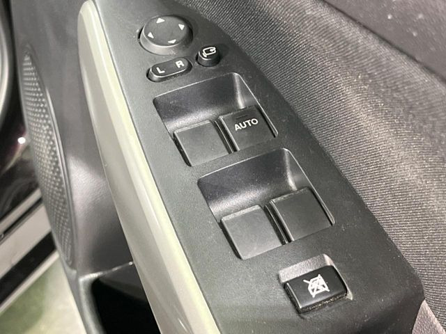 �y�d���i�[�~���[�z�T�C�h�~���[�͓d���i�[���ƂȂ��Ă���A�������ԏ�ł��L�Y�������X�N��}�����܂��B