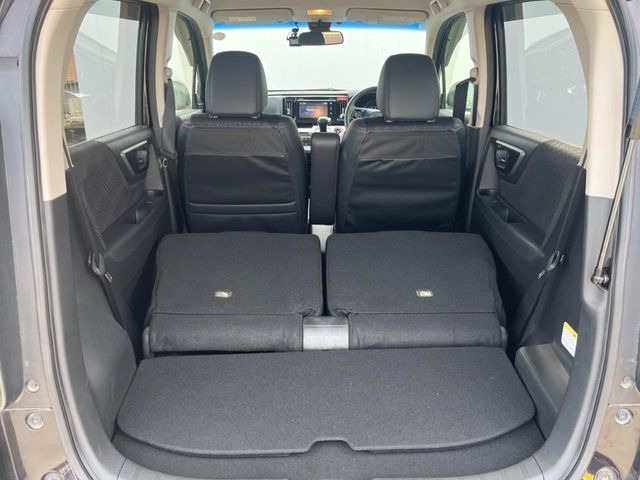 ���i�̂���������ʋ΁A���}���ɏ\���ȉ׎��X�y�[�X���m�ۂ��Ă���܂��B�Z�J���h�V�[�g��|���ƁA�傫�ȉו��̐ύڂ��\�ł���