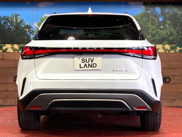 安心の最長10年・走行無制限保証(有償)をご用意。保証内容も充実はもちろん、無料点検&オイル交換や、年中無休の全国・24時間ロードサービスも付帯されておりますのでご安心下さい。