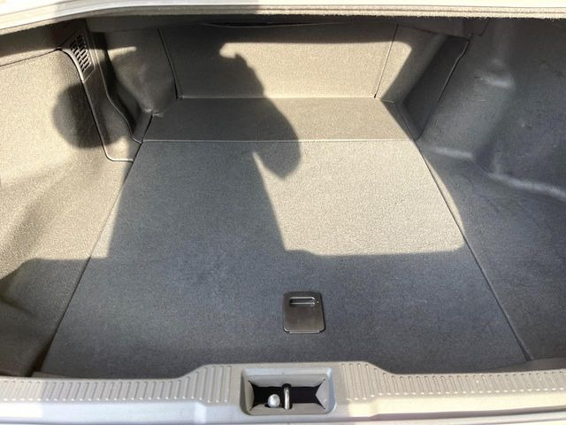 ���i�̂���������ʋ΁A���}���ɏ\���ȉ׎��X�y�[�X���m�ۂ��Ă���܂��B