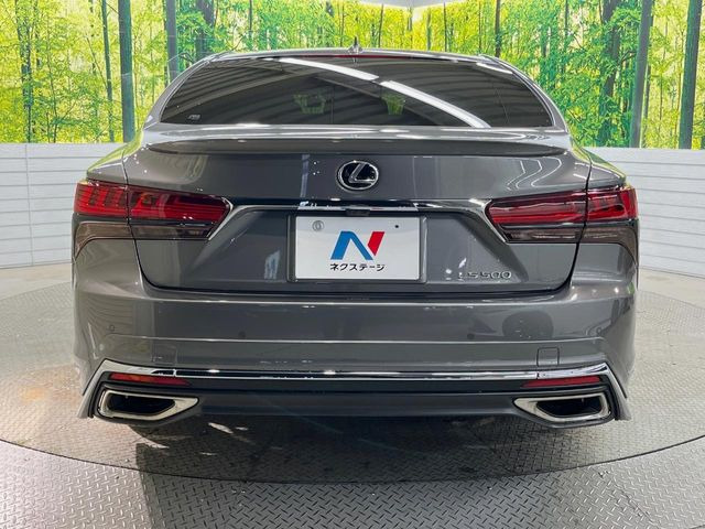 安心の最長10年・走行無制限保証(有償)をご用意。保証内容も充実はもちろん、無料点検&オイル交換や、年中無休の全国・24時間ロードサービスも付帯されておりますのでご安心下さい。