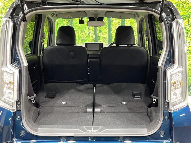 ���i�̂���������ʋ΁A���}���ɏ\���ȉ׎��X�y�[�X���m�ۂ��Ă���܂��B�Z�J���h�V�[�g��|���ƁA�傫�ȉו��̐ύڂ��\�ł���