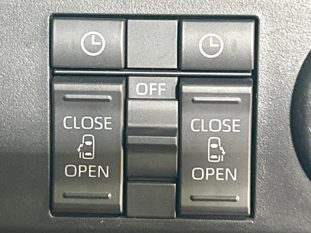 【両側スライドドア】駐車場で隣の車との間隔が狭く乗りにくい時、スライドドアなら安心!ドアオープン時も幅を取らず、開口部が広いので乗り降りがとっても簡単です。大きな荷物の出し入れも後席から可能♪