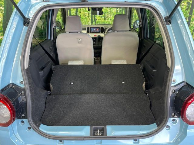 ���i�̂���������ʋ΁A���}���ɏ\���ȉ׎��X�y�[�X���m�ۂ��Ă���܂��B�Z�J���h�V�[�g��|���ƁA�傫�ȉו��̐ύڂ��\�ł���