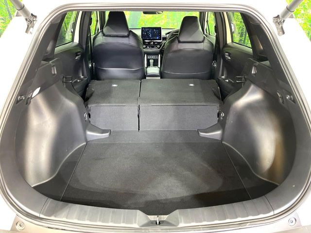 ���i�̂���������ʋ΁A���}���ɏ\���ȉ׎��X�y�[�X���m�ۂ��Ă���܂��B�Z�J���h�V�[�g��|���ƁA�傫�ȉו��̐ύڂ��\�ł���