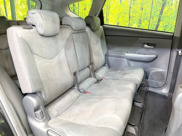 後部座席も気になるようなキズ・汚れやへたり等、大きなダメージはなく、良好な状態です。