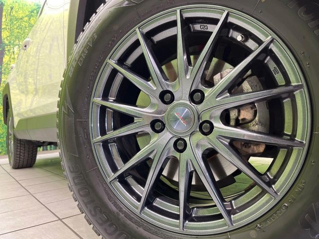 【17インチアルミホイール】外観にマッチしたアルミホイールを装着しております。各種アルミホイールや、スタッドレスタイヤも取扱いしております。是非ご相談ください♪