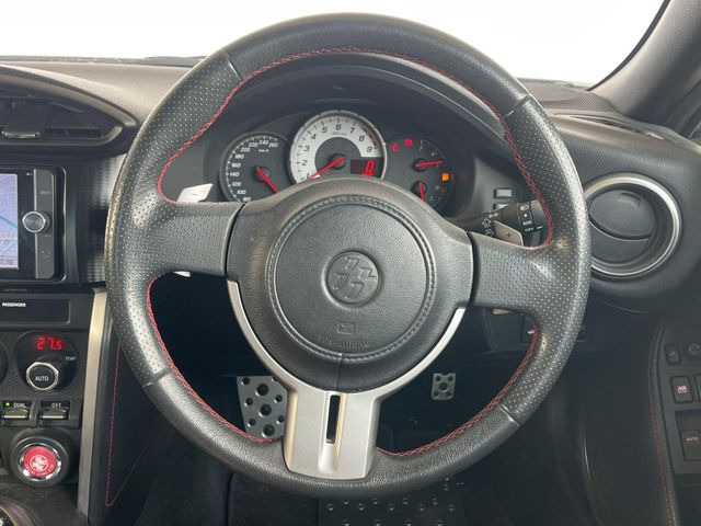 �y�����v�����X�e�A�����O�z�㎿�Ȋv���g�p���邱�ƂŁA��ɂ����������݂ƂĂ��^�]���₷���n���h���ł���