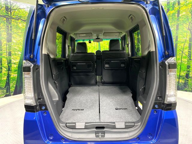 ���i�̂���������ʋ΁A���}���ɏ\���ȉ׎��X�y�[�X���m�ۂ��Ă���܂��B�Z�J���h�V�[�g��|���ƁA�傫�ȉו��̐ύڂ��\�ł���