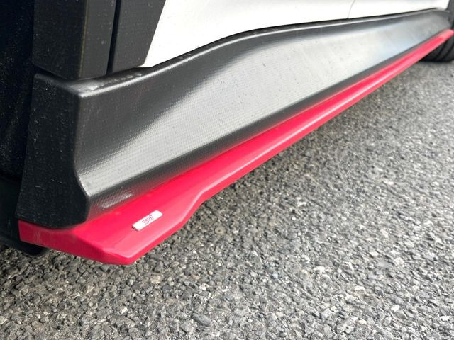 �ySTI�X�^�C���p�b�P�[�W�z�t�����g�E�T�C�h�E���A��STI�̃G�A���œ���B�O�ς̃X�|�[�e�B�[�����ۗ������Ă���邾���łȂ��A�������s���̋�̓o�����X���œK�����Ă���܂��B