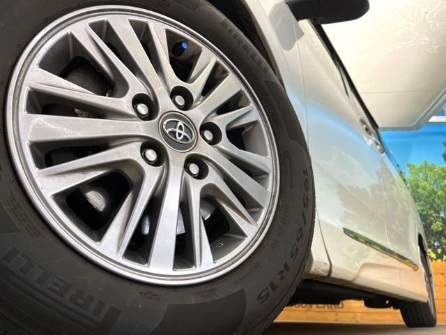 �y����15�C���`�A���~�z�C�[���z�O�ςɃ}�b�`���������A���~�z�C�[���𑕒����Ă���܂��B�e��ЊO�A���~�z�C�[����A�X�^�b�h���X�^�C�����戵�����Ă���܂��B���񂲑��k����������