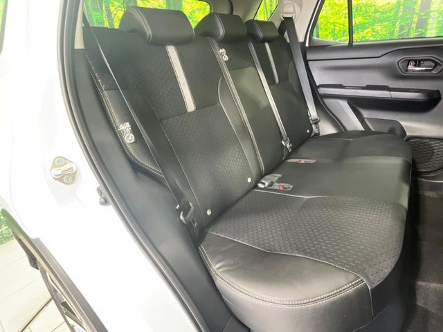 ���i���ȃI���W�i���t���A�}�b�g���I�v�V�����ɂĂ��p�ӂ��Ă���܂��B���D���ȃf�U�C����J���[�����Ԃɍ��킹�đI��ł����������Ƃ��ł��܂���