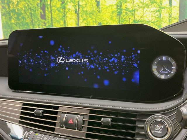 【12.3インチワイドナビ】高級感とインパクトのある大型ワイドナビを装備。各種オーディオ操作はもちろん、横長ワイド画面でのマップ2分割表示など、利便性も高いナビです♪