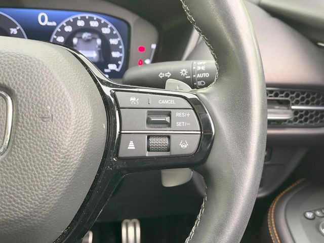 【アダプティブクルーズコントロール】高速道路での長距離走行が楽に!!自動で速度を保つクルーズコントロールが、衝突軽減システムと連携し、前方の車両を感知して車間を保つように速度調節してくれます!!