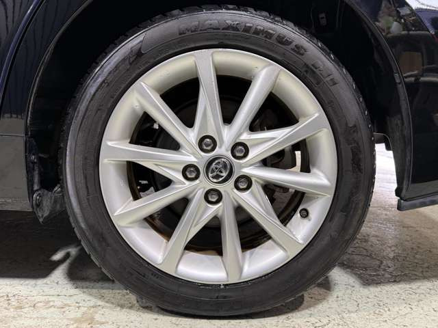 ホイールだけでも車のイメージがかなり変わりますね。